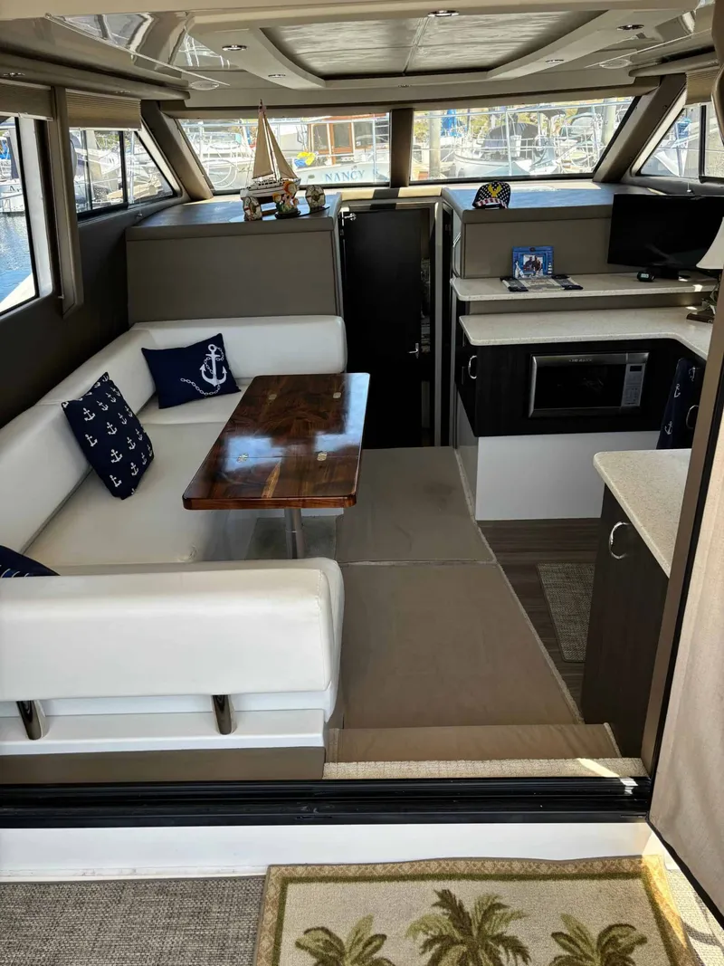 Slide: The Image of Carver Yachts C34 2014 - 18