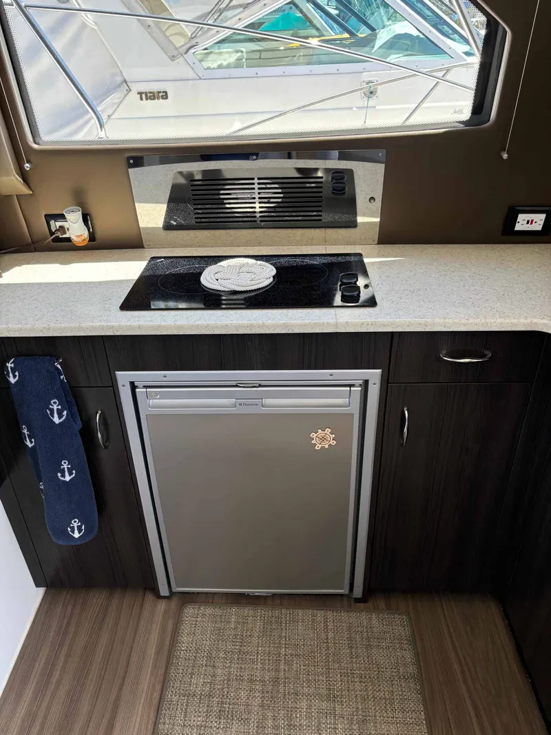 Slide: The Image of Carver Yachts C34 2014 - 25
