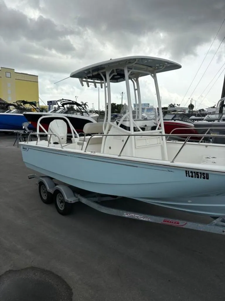 Slide: The Image of Boston Whaler 210 Montauk 2021 - 1