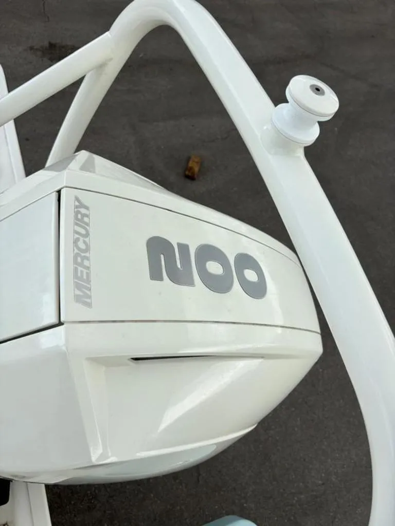 Slide: The Image of Boston Whaler 210 Montauk 2021 - 3