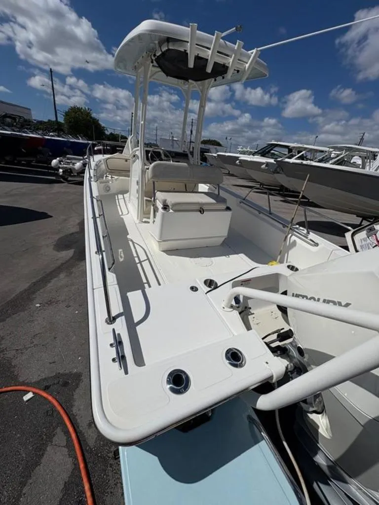 Slide: The Image of Boston Whaler 210 Montauk 2021 - 5