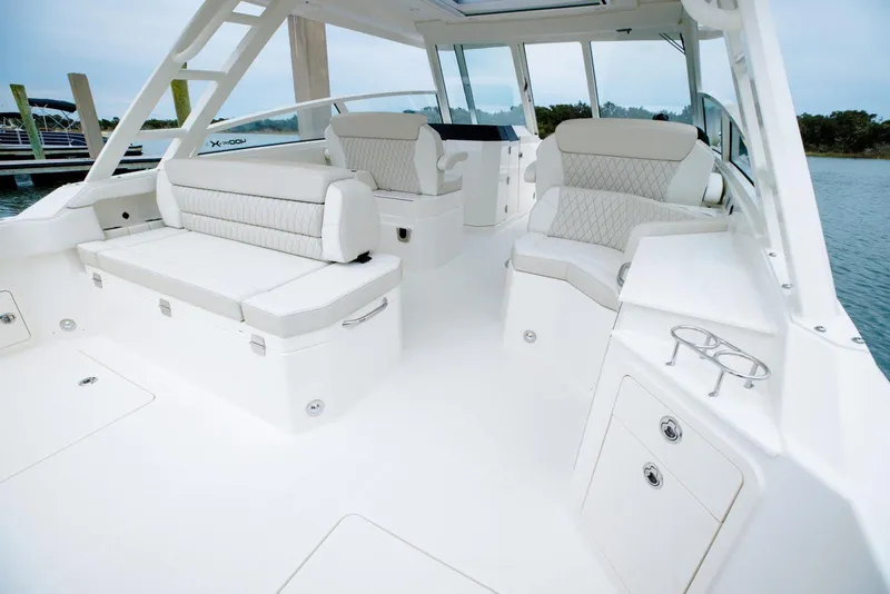 Slide: The Image of World Cat 400DC-X Island 2027 - 6