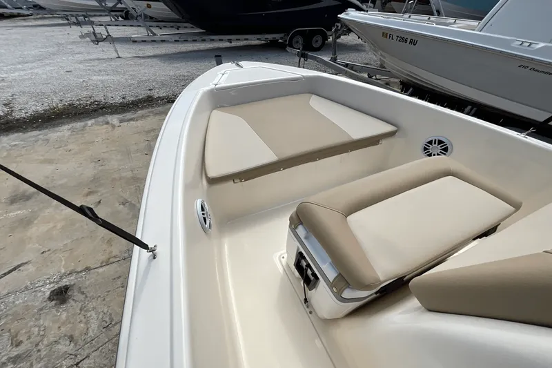 Slide: The Image of Scout 175 Sportfish 2025 - 11