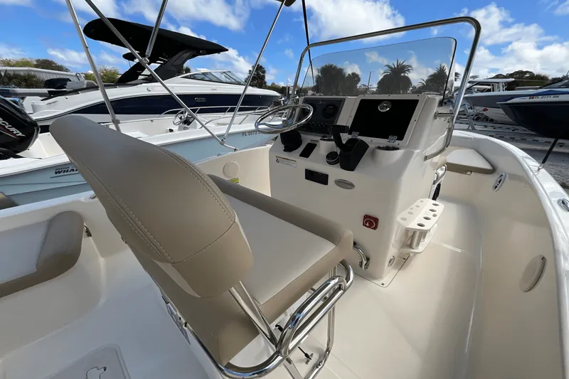 Slide: The Image of Scout 175 Sportfish 2025 - 15