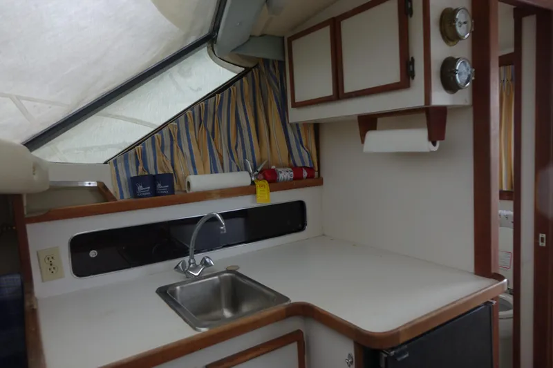 Slide: The Image of Blackfin 29 Flybridge 1988 - 32