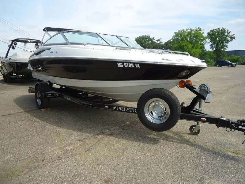 Slide: The Image of Crownline Boats Boats 200 LS 2007 - 16