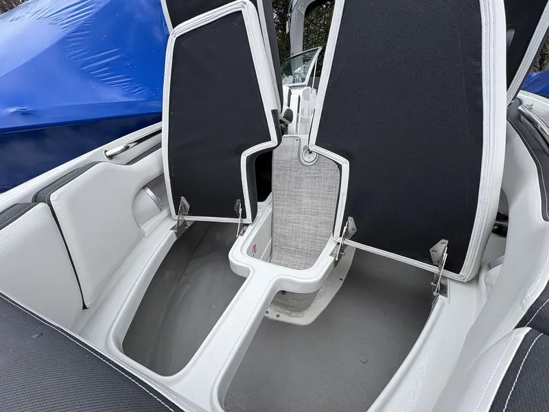 Slide: The Image of Crownline Boats 270 XSS 2026 - 22