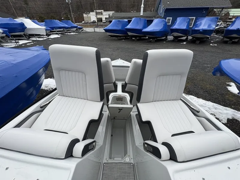 Slide: The Image of Crownline Boats 270 XSS 2026 - 20