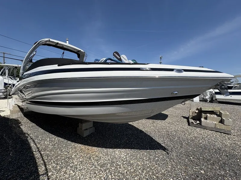 The Image of Crownline Boats 270 XSS 2026 - 0