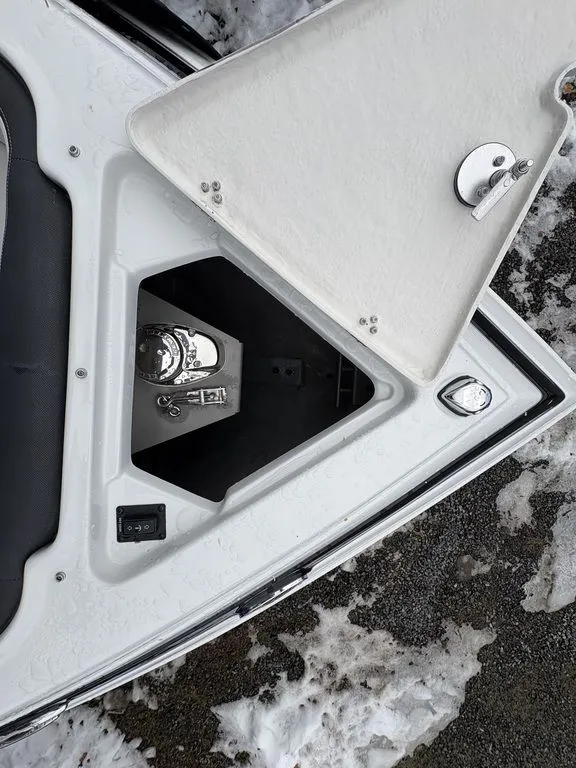 Slide: The Image of Crownline Boats 270 XSS 2026 - 24