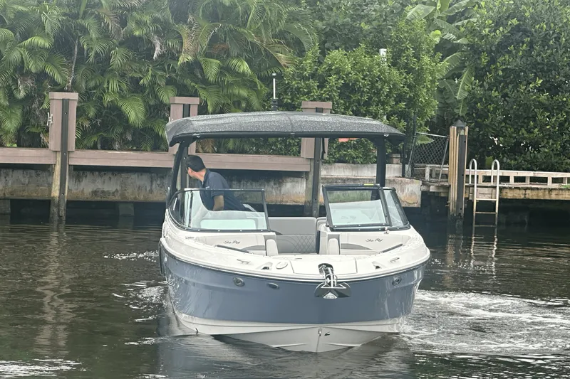 Slide: The Image of Sea Ray SLX 260 Outboard 2025 - 4