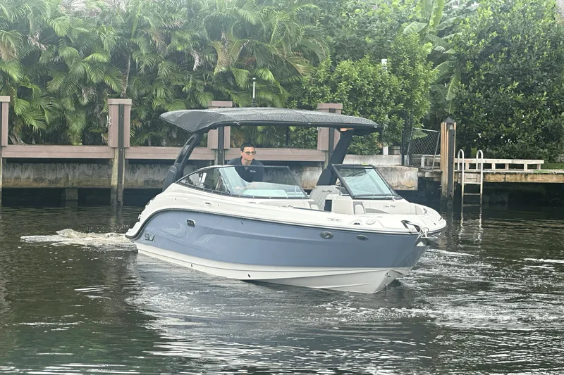 Slide: The Image of Sea Ray SLX 260 Outboard 2025 - 8