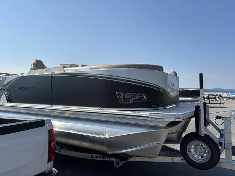 Slide: The Image of Avalon LSZ - 23 FT Quad Lounger SHIFT Triple-toon "Shadow & Silk" 2025 - 5