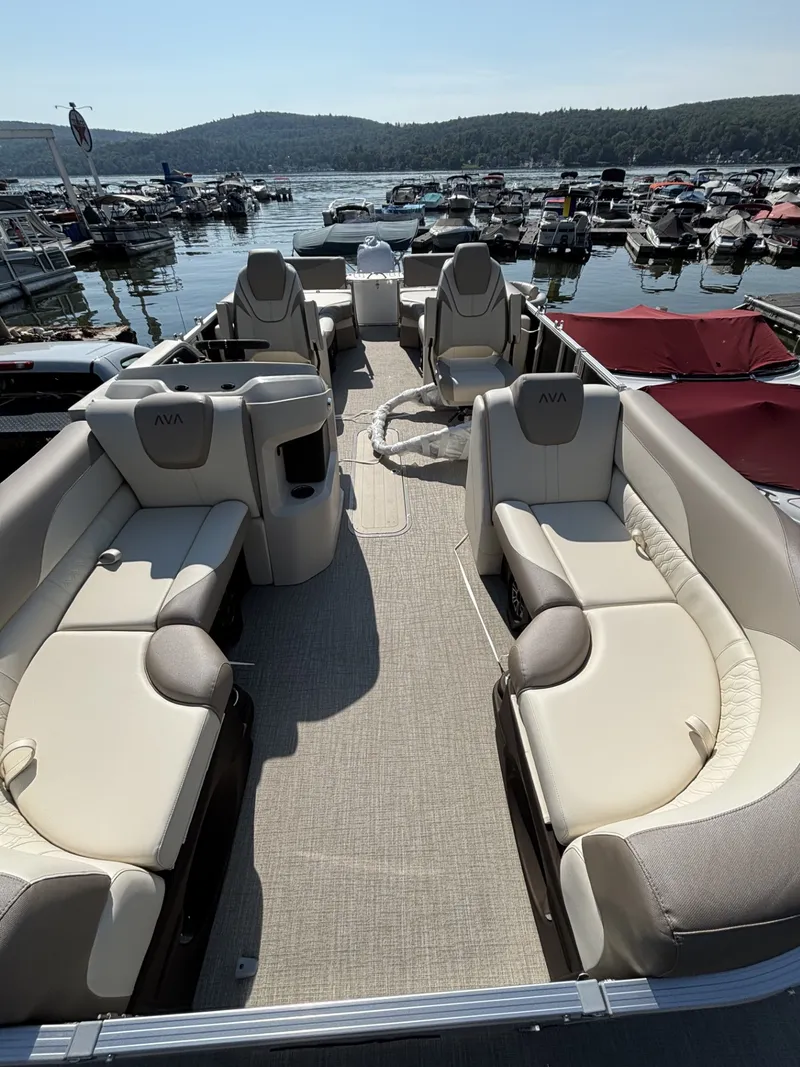 Slide: The Image of Avalon LSZ - 23 FT Quad Lounger SHIFT Triple-toon "Shadow & Silk" 2025 - 8