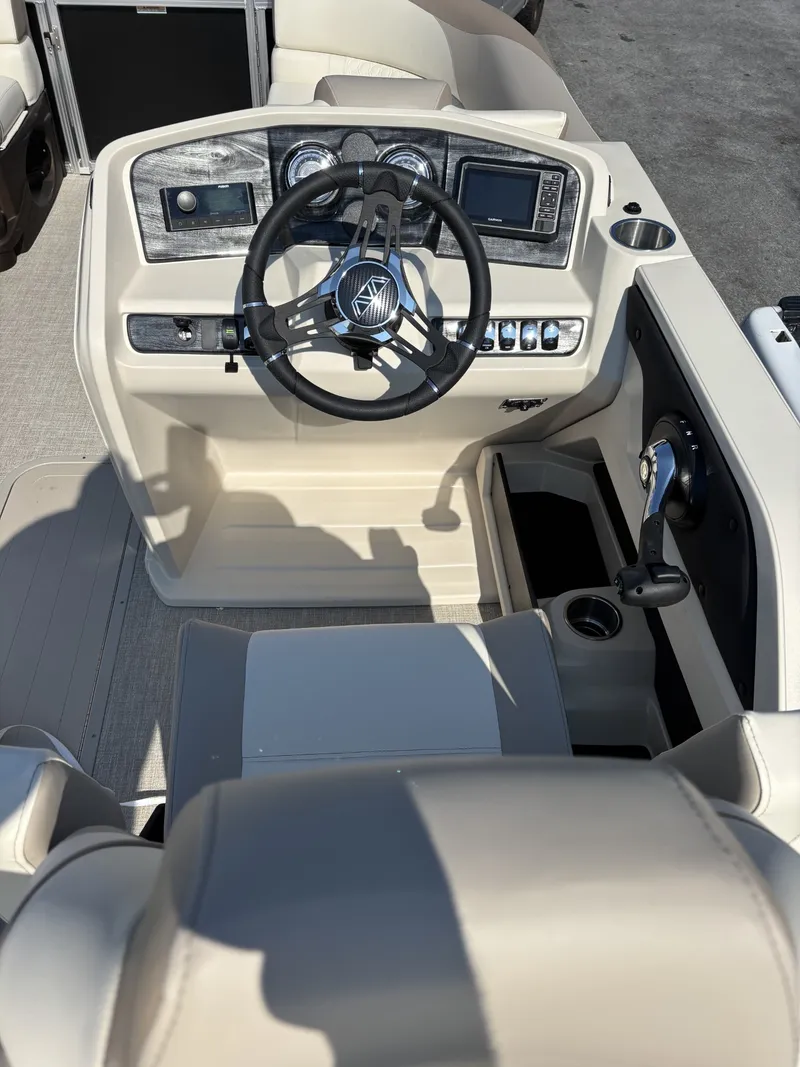 Slide: The Image of Avalon LSZ - 23 FT Quad Lounger SHIFT Triple-toon "Shadow & Silk" 2025 - 12