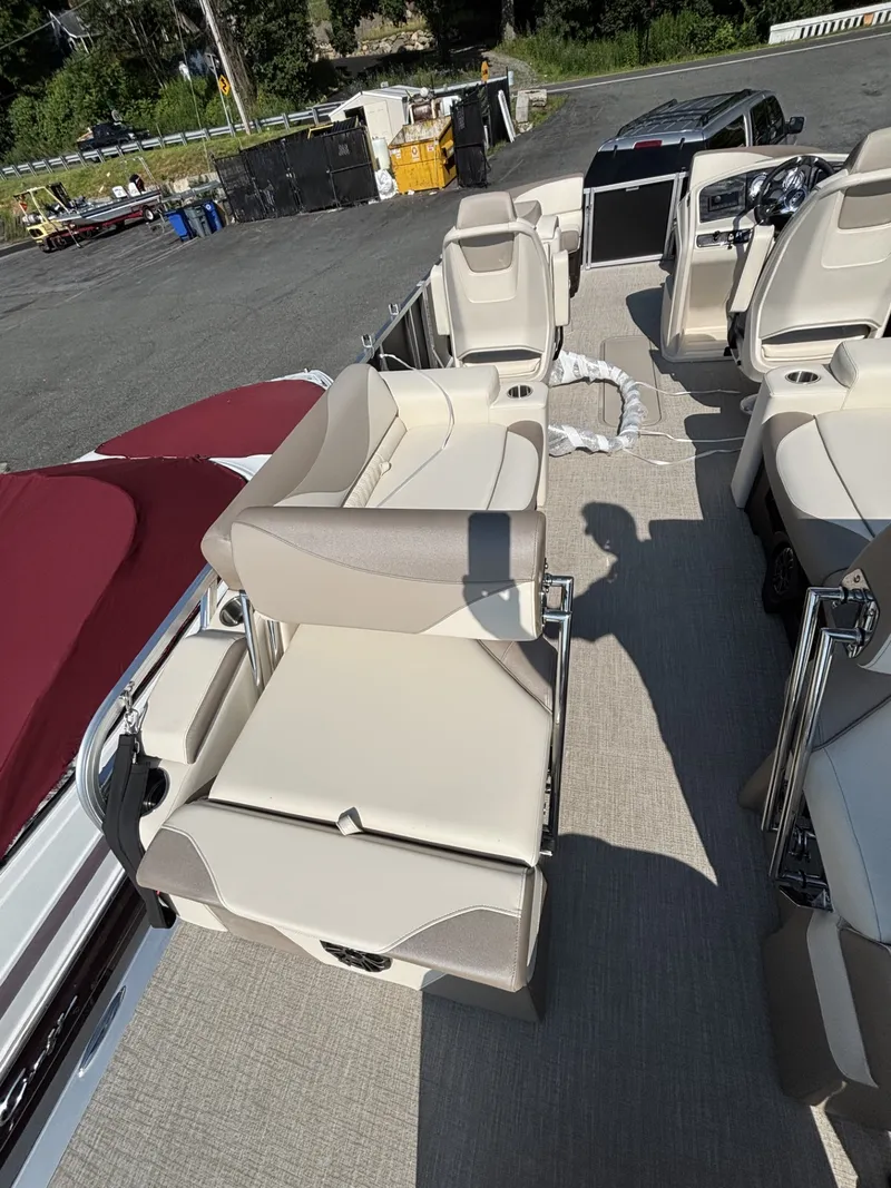 Slide: The Image of Avalon LSZ - 23 FT Quad Lounger SHIFT Triple-toon "Shadow & Silk" 2025 - 10