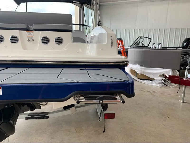 Slide: The Image of Bayliner DX2050 2024 - 10