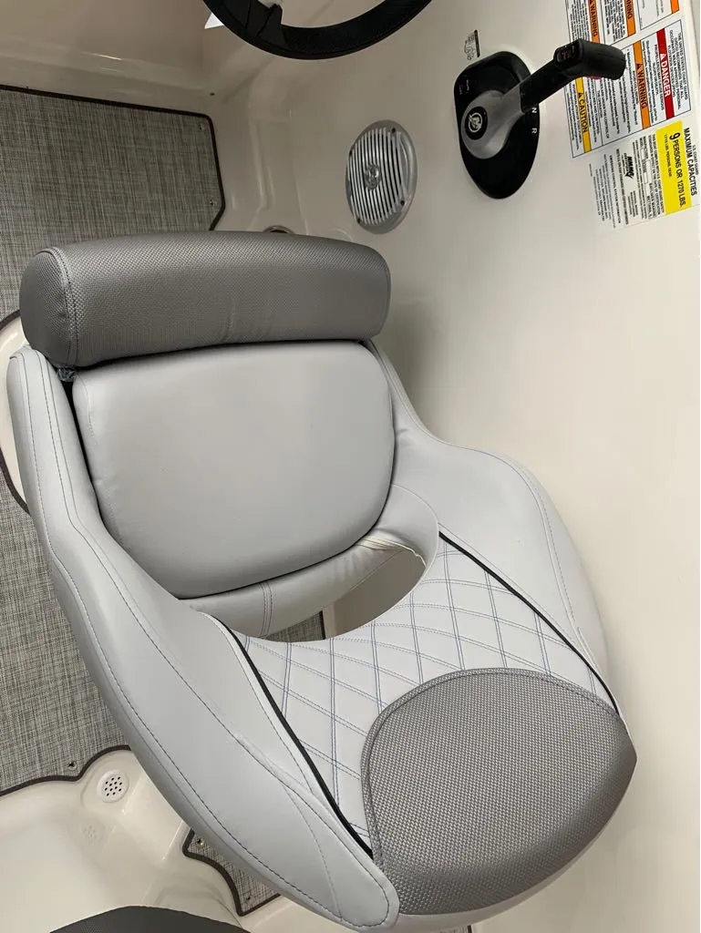 Slide: The Image of Bayliner DX2050 2024 - 17
