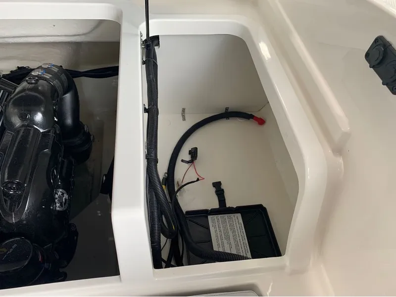 Slide: The Image of Bayliner DX2050 2024 - 27