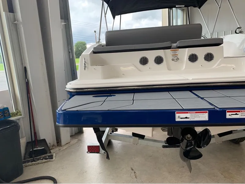 Slide: The Image of Bayliner DX2050 2024 - 9