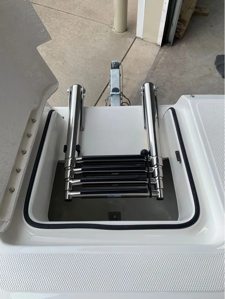 Slide: The Image of Bayliner DX2050 2024 - 34