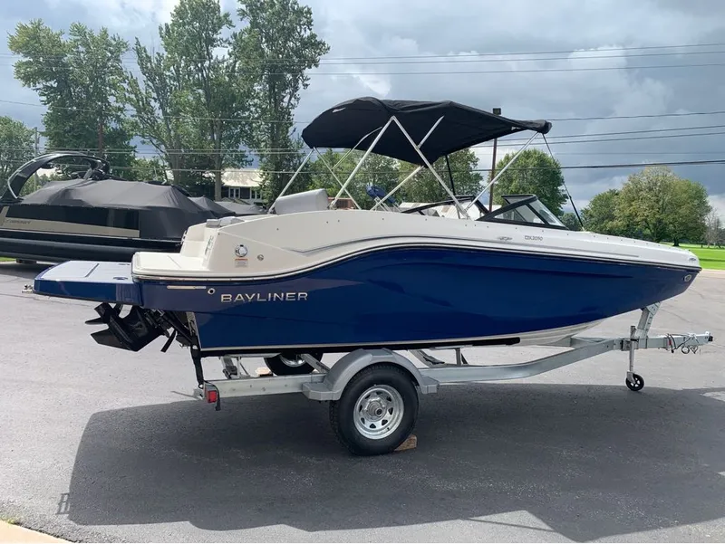 Slide: The Image of Bayliner DX2050 2024 - 5