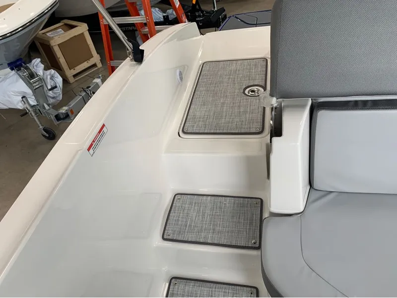 Slide: The Image of Bayliner DX2050 2024 - 19