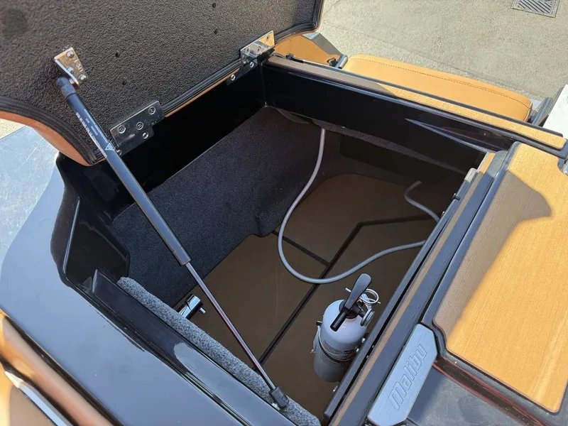 Slide: The Image of Malibu M240 2020 - 12