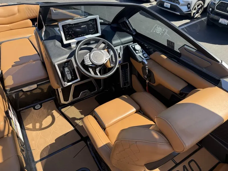 Slide: The Image of Malibu M240 2020 - 7
