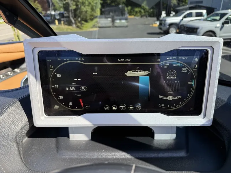 Slide: The Image of Malibu M240 2020 - 8