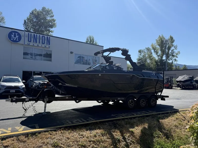 Slide: The Image of Malibu M240 2020 - 2