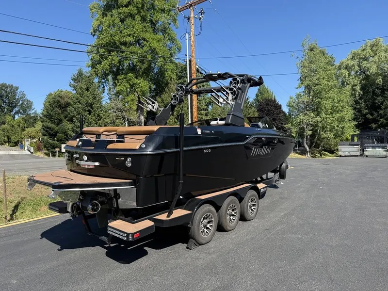 Slide: The Image of Malibu M240 2020 - 4