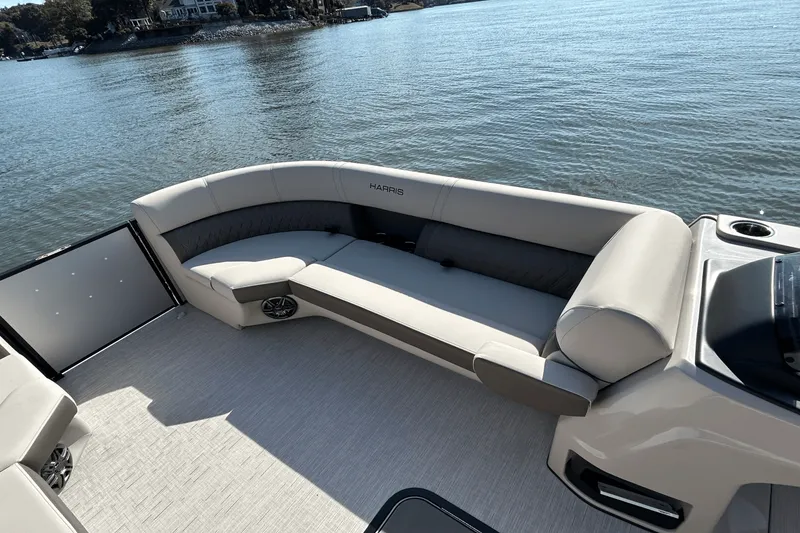 Slide: The Image of Harris 250 Sunliner Sport 2025 - 10