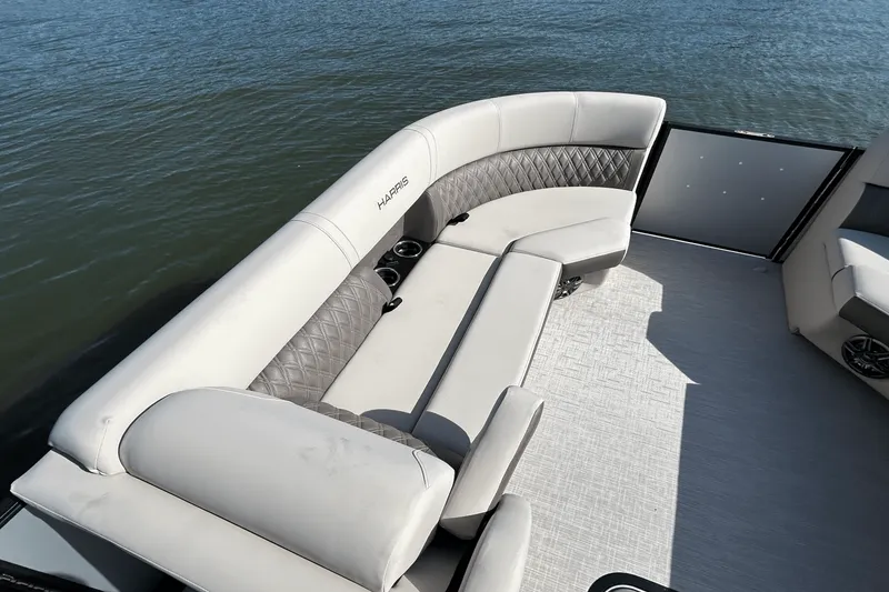 Slide: The Image of Harris 250 Sunliner Sport 2025 - 11