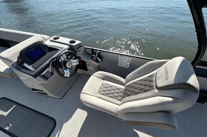 Slide: The Image of Harris 250 Sunliner Sport 2025 - 13