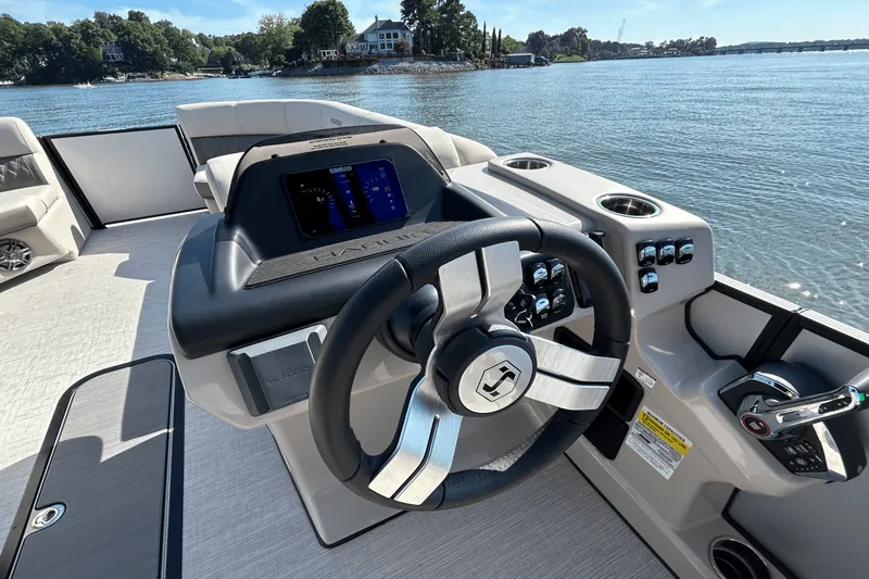 Slide: The Image of Harris 250 Sunliner Sport 2025 - 15