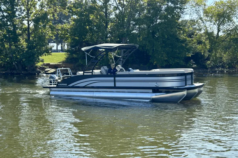 Slide: The Image of Harris 250 Sunliner Sport 2025 - 3