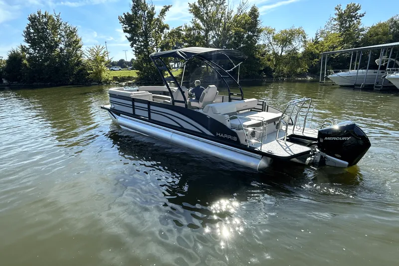 Slide: The Image of Harris 250 Sunliner Sport 2025 - 6