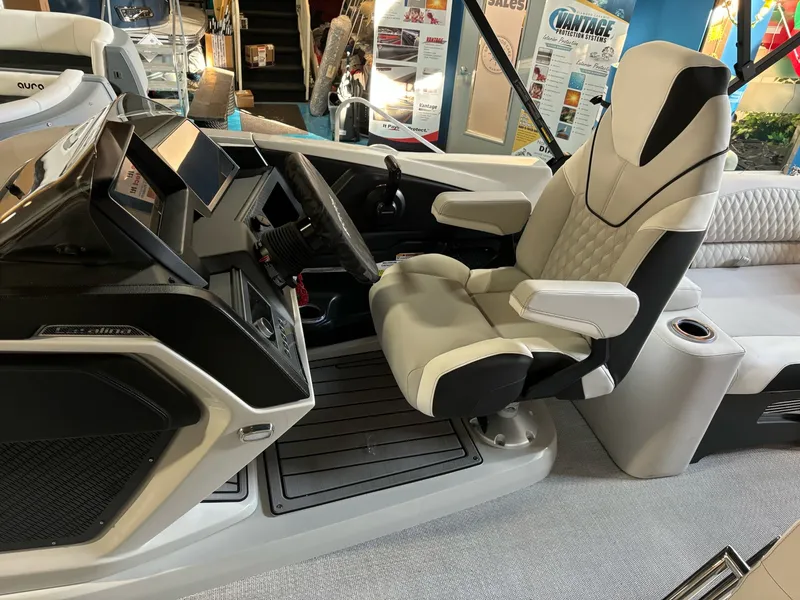 Slide: The Image of Avalon Catalina - 25 FT Quad Lounger SHIFT TRITOON 2025 - 15