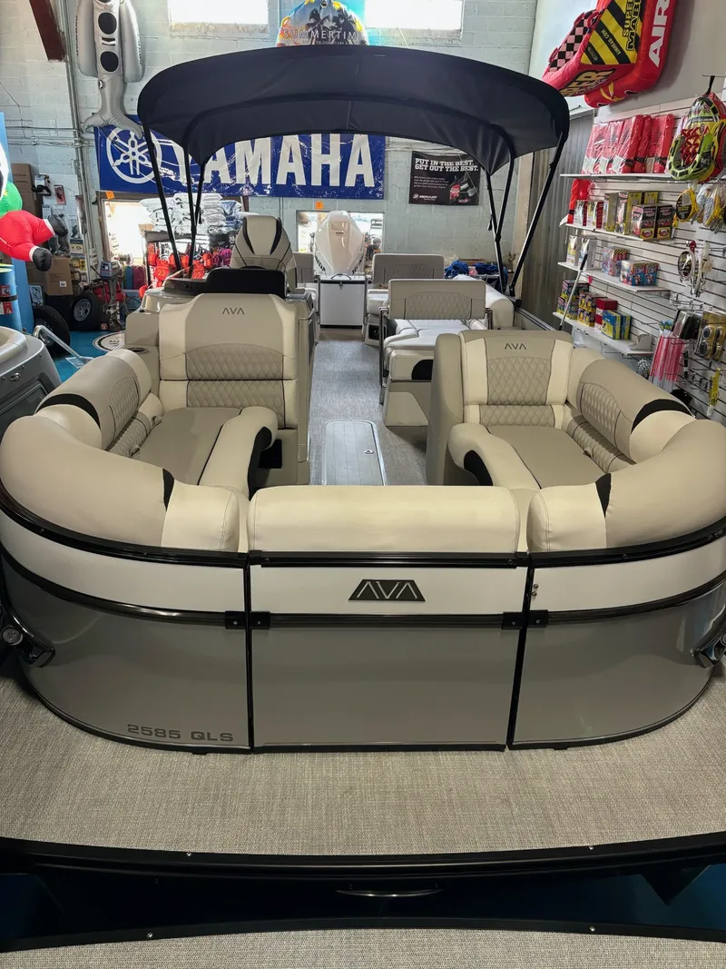 Slide: The Image of Avalon Catalina - 25 FT Quad Lounger SHIFT TRITOON 2025 - 8