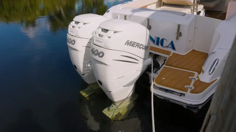 Slide: The Image of Boston Whaler 320 Vantage 2023 - 3