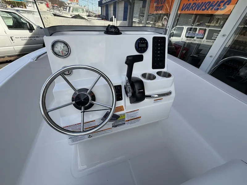 Slide: The Image of Robalo R160 2026 - 6