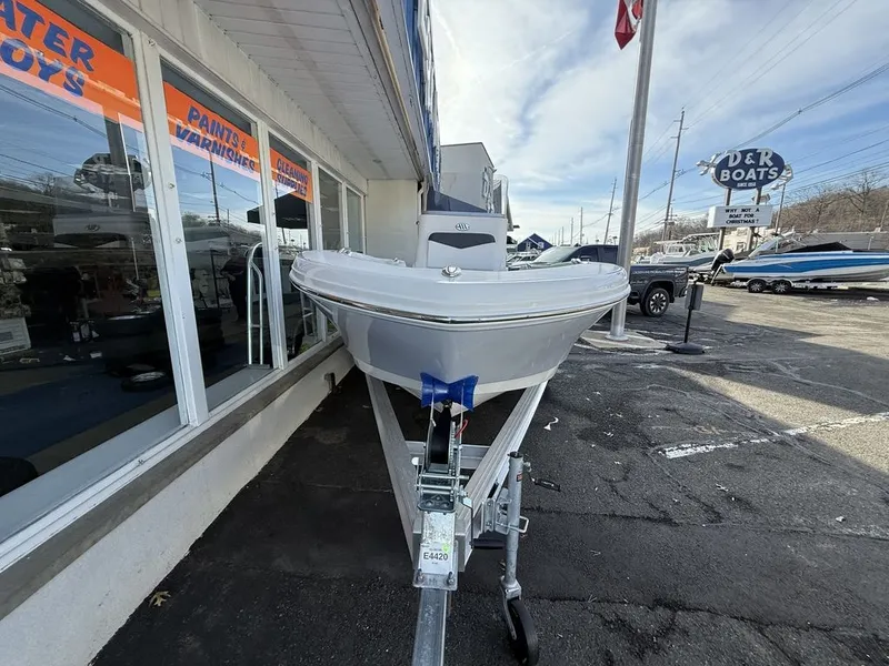 Slide: The Image of Robalo R160 2026 - 2