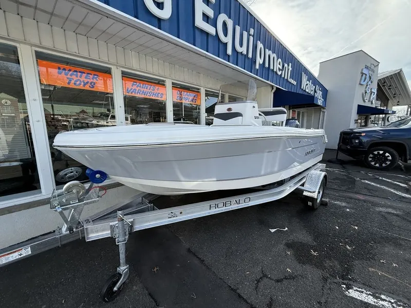 Slide: The Image of Robalo R160 2026 - 1