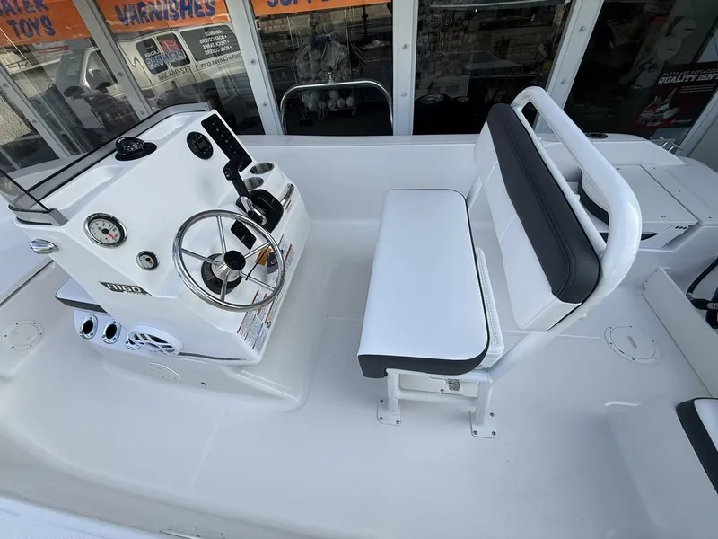 Slide: The Image of Robalo R160 2026 - 5