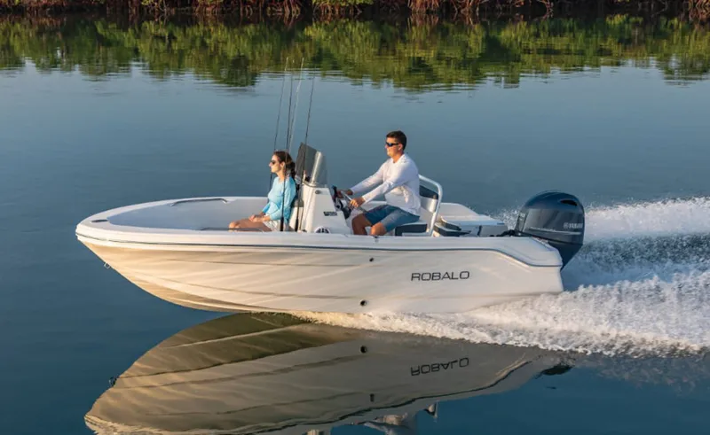 The Image of Robalo R160 2026 - undefined