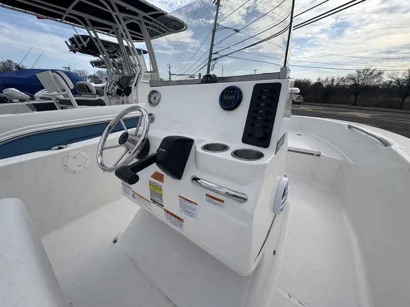 Slide: The Image of Robalo R160 2026 - 5