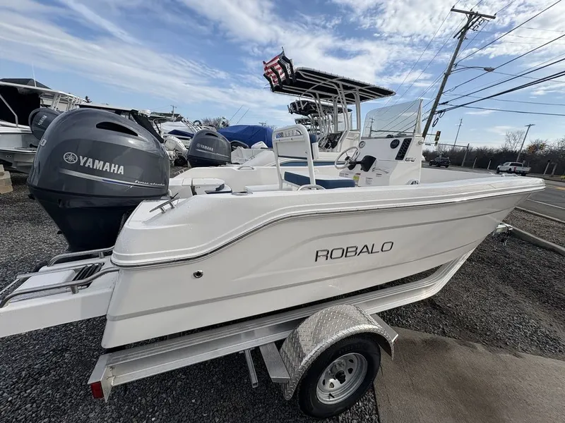 Slide: The Image of Robalo R160 2026 - 1