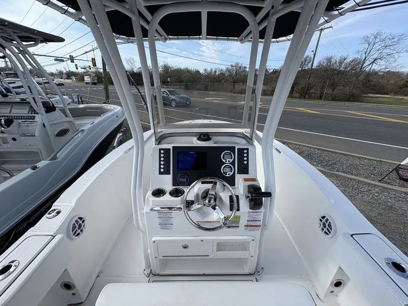 Slide: The Image of Robalo R180 2026 - 7