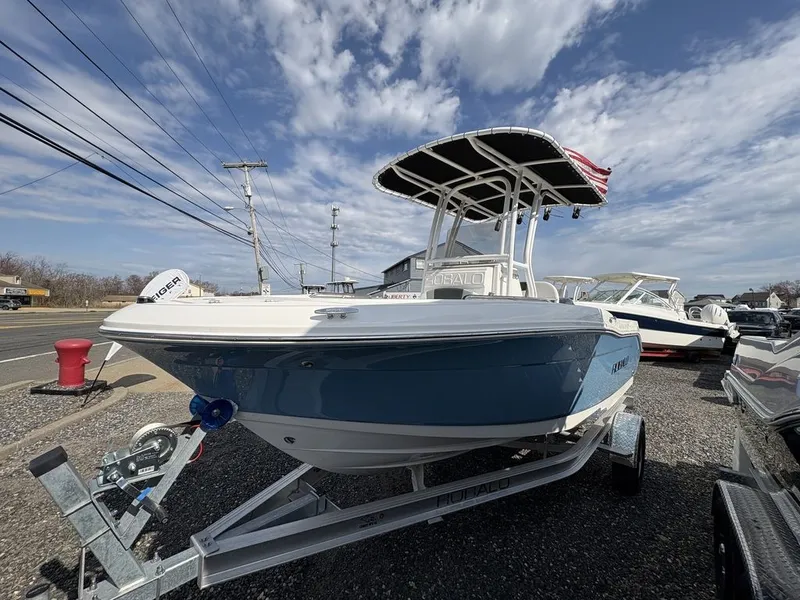 Slide: The Image of Robalo R180 2026 - 2